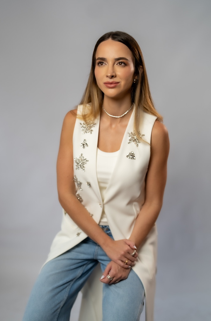 Dra. Ana Clara Monteiro em retrato editorial